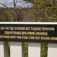 Demarkační linie 1945, Zátavský most-detail pamětní desky, stanoviště Rudé armády